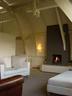 High ceilings / Loft Style