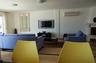 Spacious contempaoary living