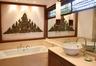 Master bathroom with Jaquzzi bath & shower